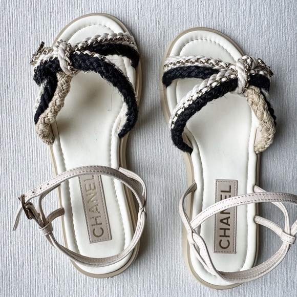 Chanel 2023 Interlocking CC Logo sandals 35.5 - BRAND NEW IN BOX - Picture 1 of 6